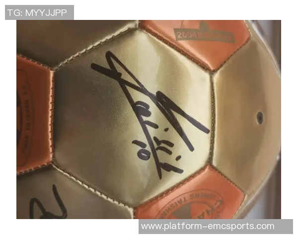 独特签名足球热销中收藏爱好者的必备珍品与运动激情结合