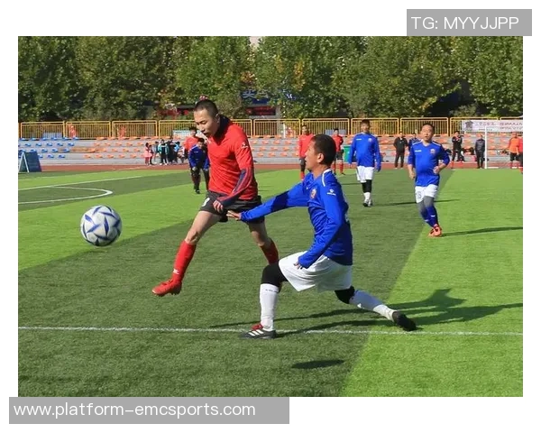 足球约架背后的竞技精神与友谊碰撞让我们重新审视体育的真谛 足球约架背后的竞技精神与友谊碰撞让我们重新审视体育的真谛